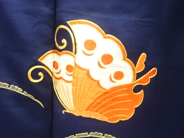  未使用品　蝶模様刺繍一つ紋付け下げ訪問着(重ね衿付き)